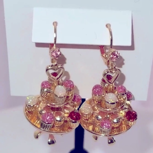 New BETSEY JOHNSON CUPCAKES EARRINGS - Picture 7 of 8